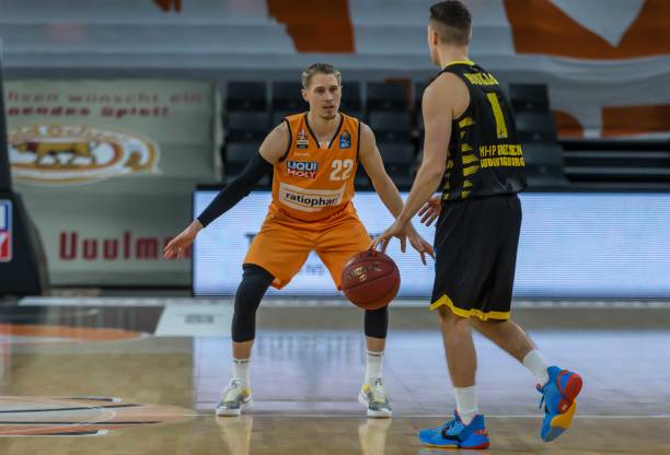 何在一线队 何在一线队