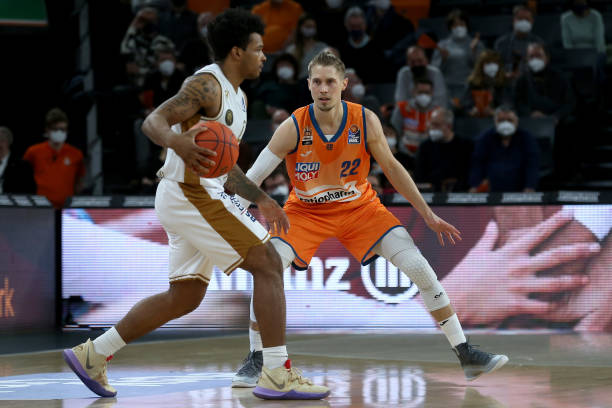 依然具有国 依然具有国